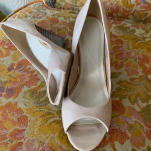 Faux Patent leather open-toed wedge heels